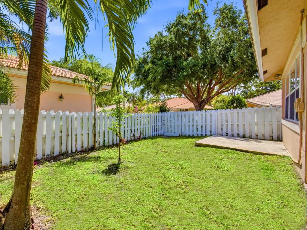 2568 N Coral Trace Circle N Delray Beach FL 33445