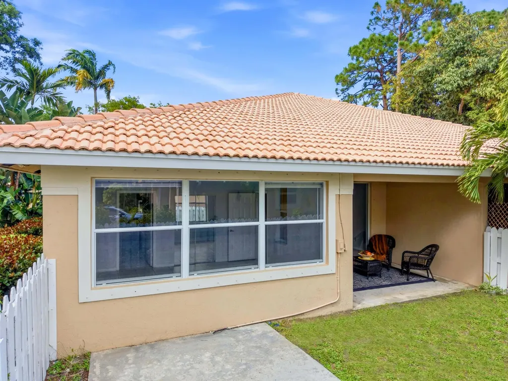 2568 N Coral Trace Circle N Delray Beach FL 33445