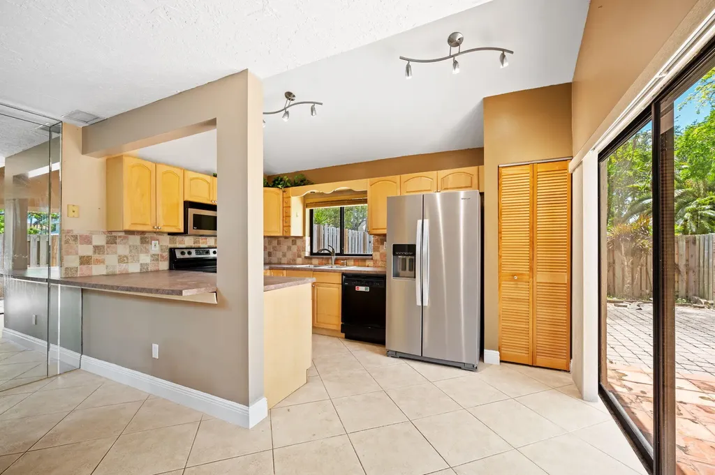 620 Commodore Drive Plantation FL 33325