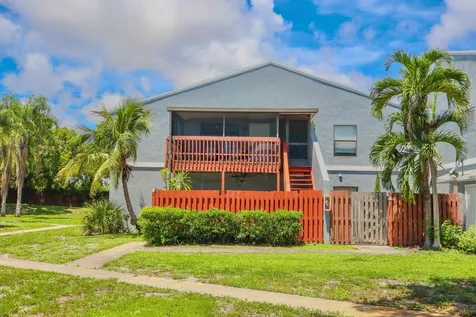 34 Crossings Circle Boynton Beach FL 33435