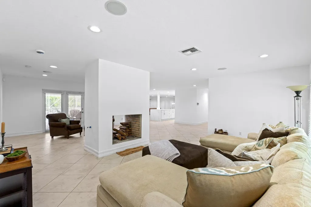 7447 NW 82nd Terrace Parkland FL 33067