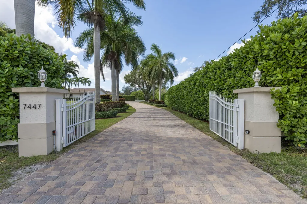 7447 NW 82nd Terrace Parkland FL 33067
