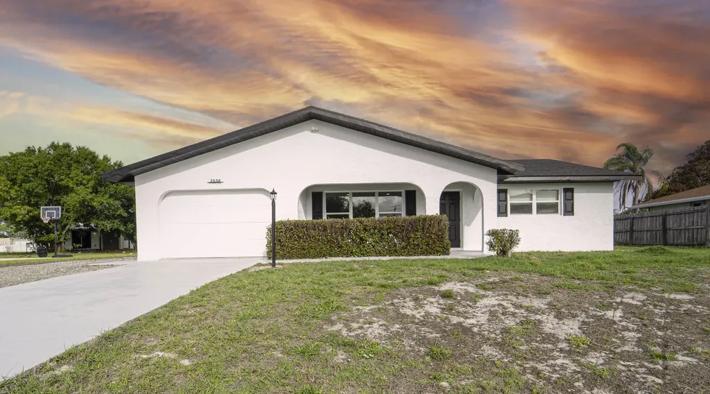 2538 SE Price Court Port St Lucie FL 34984