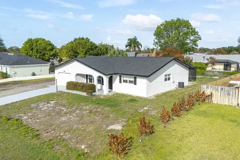 2538 SE Price Court Port St Lucie FL 34984