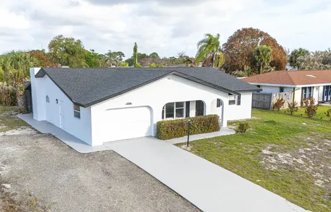 2538 SE Price Court Port St Lucie FL 34984