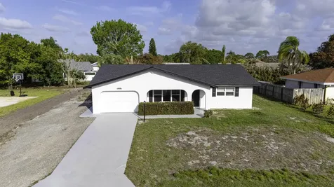 2538 SE Price Court Port St Lucie FL 34984
