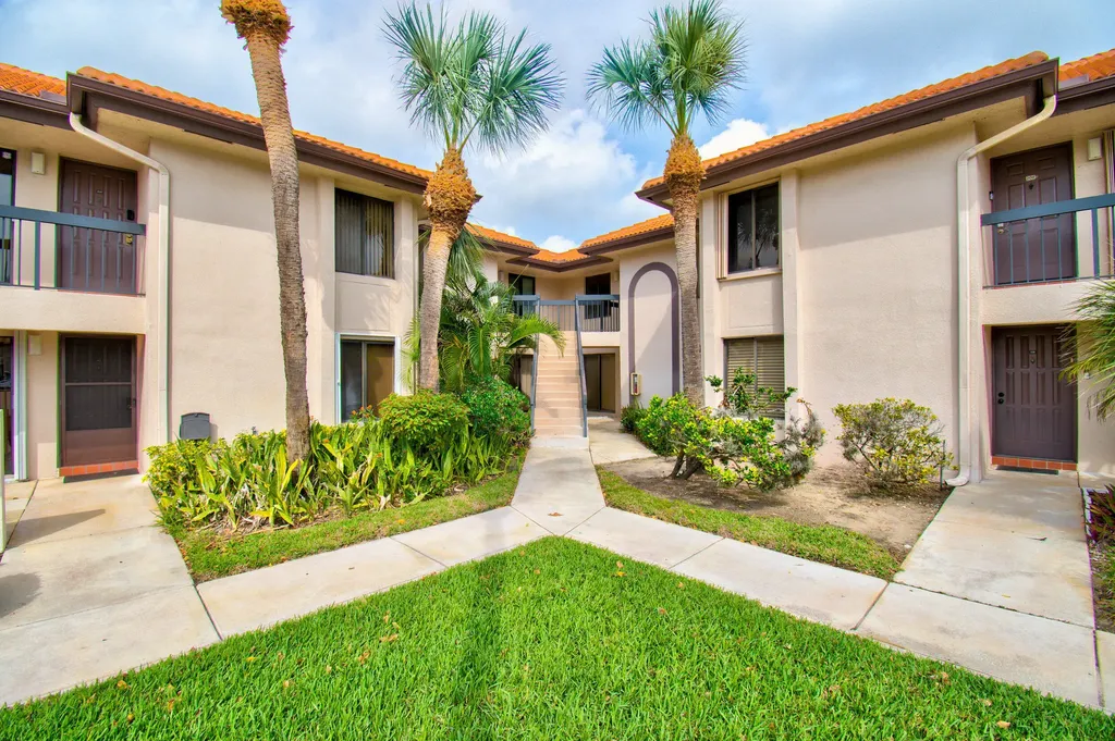 351 Club Circle Boca Raton FL 33487
