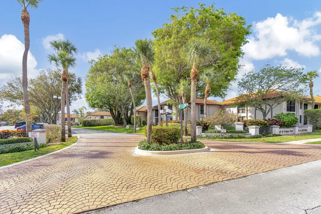 351 Club Circle Boca Raton FL 33487