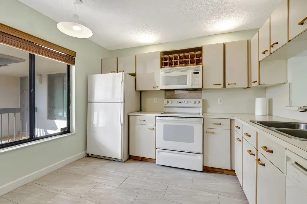 351 Club Circle Boca Raton FL 33487