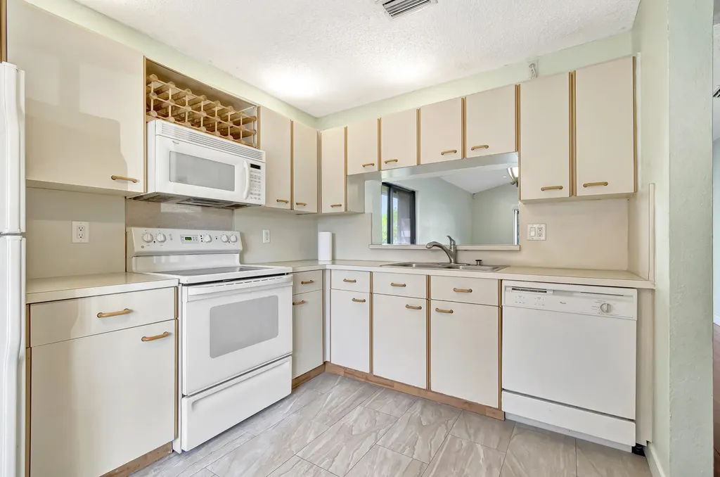 351 Club Circle Boca Raton FL 33487