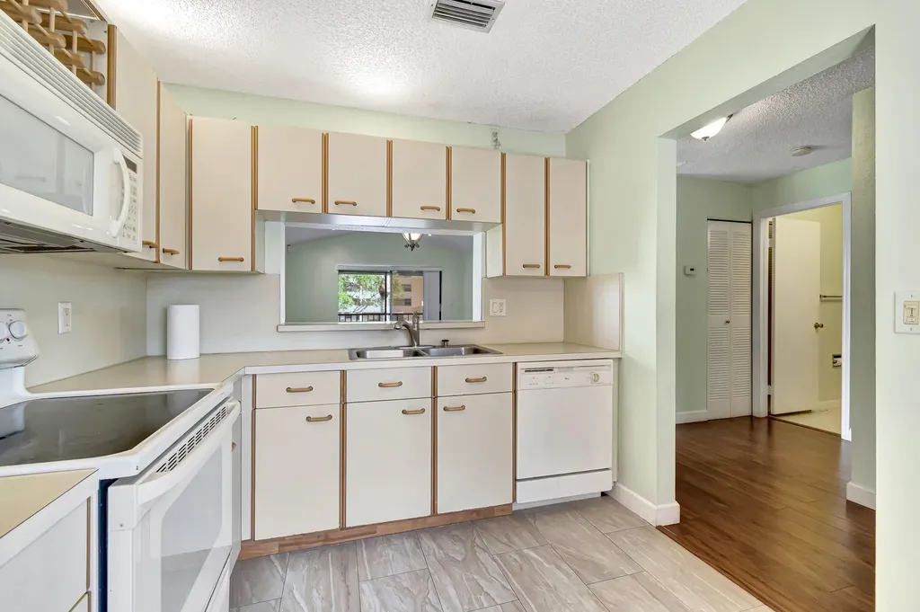 351 Club Circle Boca Raton FL 33487