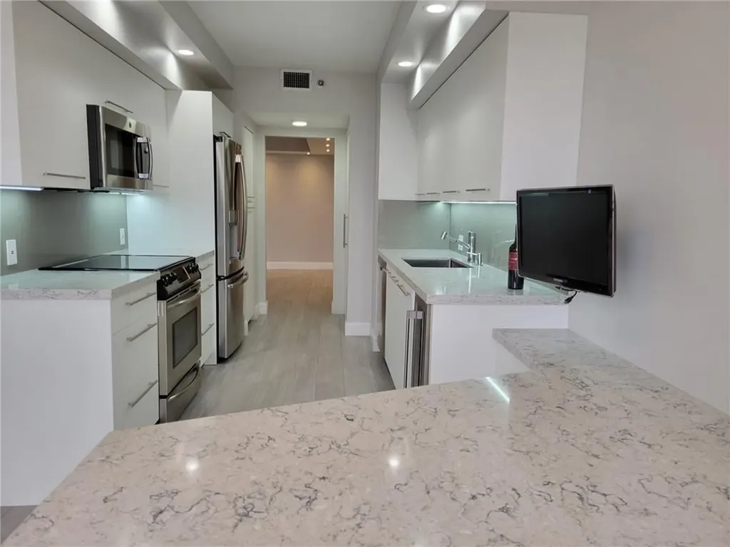 20281 E Country Club Drive E Aventura FL 33180