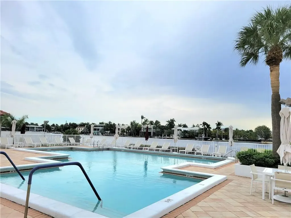 20281 E Country Club Drive E Aventura FL 33180