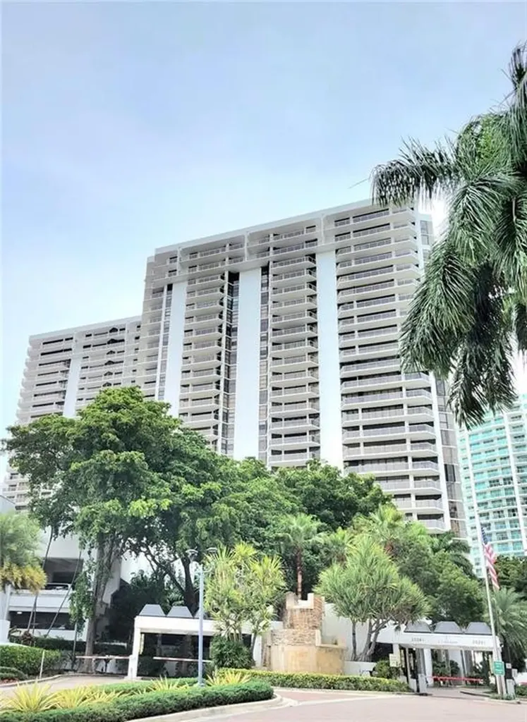 20281 E Country Club Drive E Aventura FL 33180