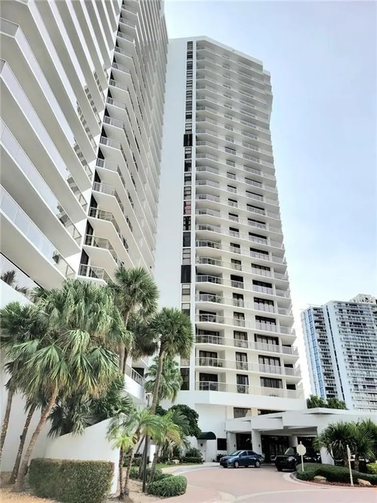 20281 E Country Club Drive E Aventura FL 33180