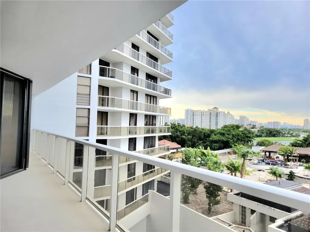 20281 E Country Club Drive E Aventura FL 33180