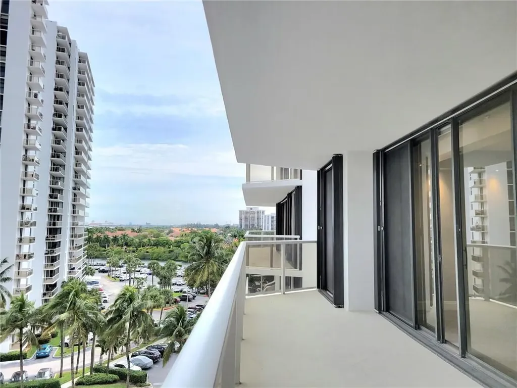20281 E Country Club Drive E Aventura FL 33180