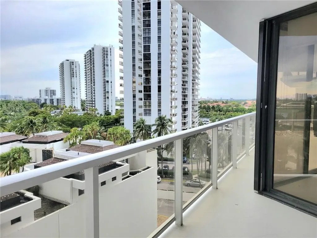 20281 E Country Club Drive E Aventura FL 33180