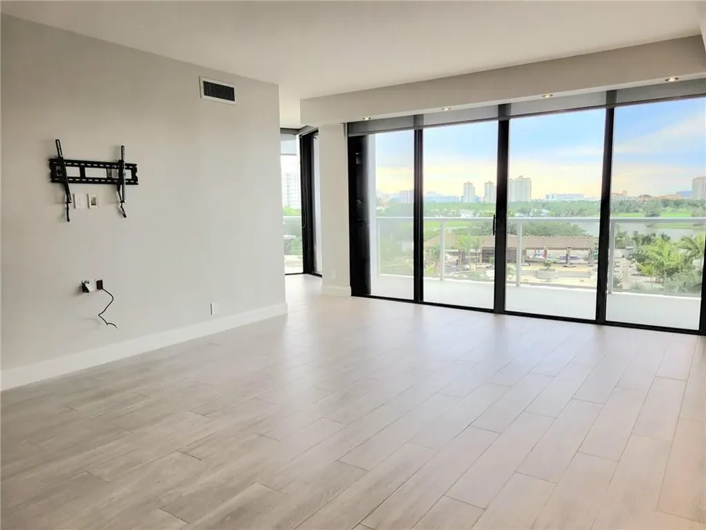 20281 E Country Club Drive E Aventura FL 33180
