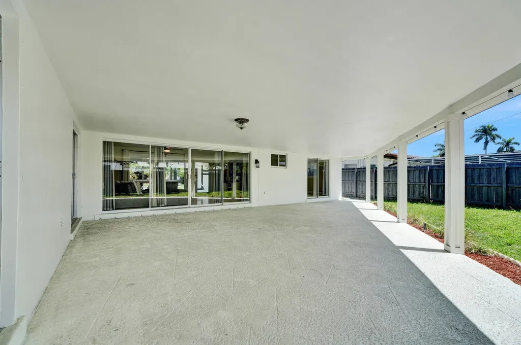2152 NE 61st Court Fort Lauderdale FL 33308
