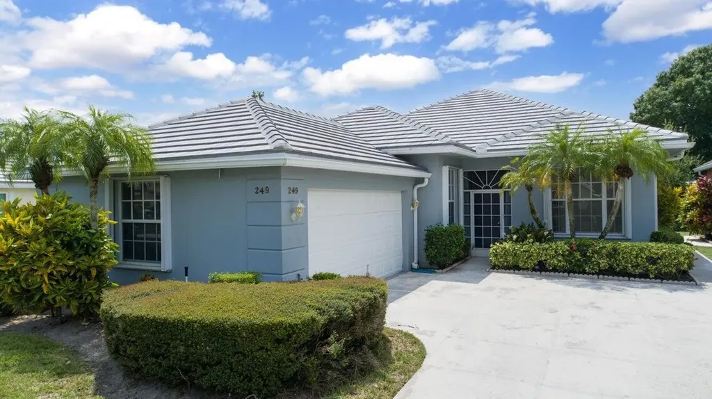 249 NW Bentley Circle Port St Lucie FL 34986