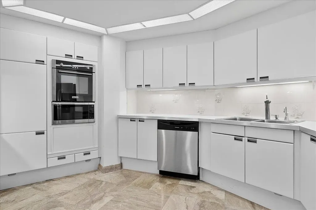 100 Lakeshore Drive North Palm Beach FL 33408