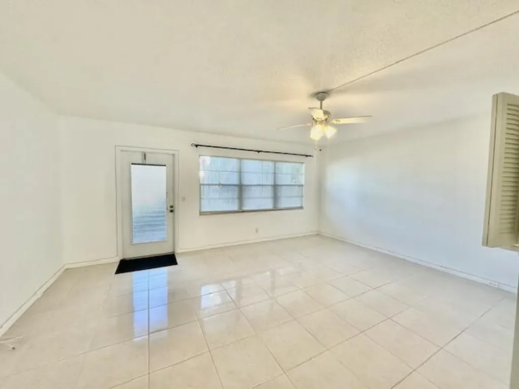 55 Fanshaw B Boca Raton FL 33434