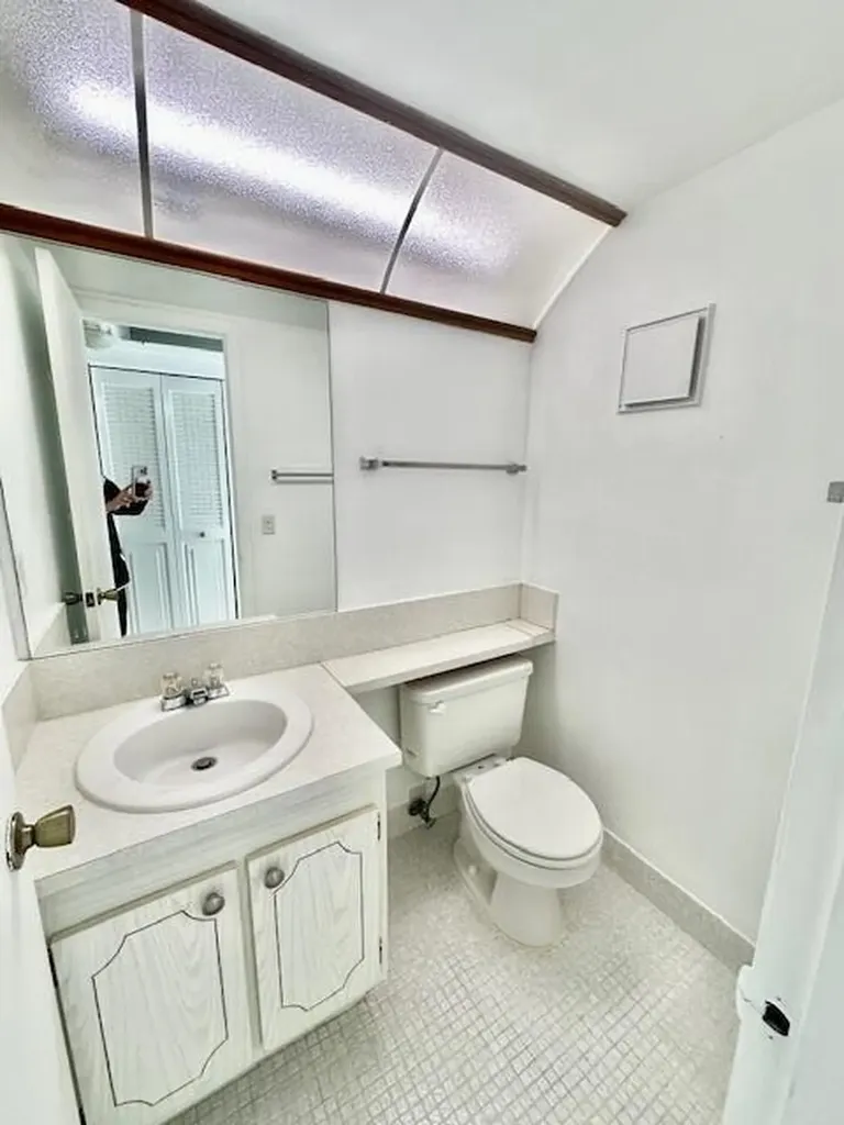 55 Fanshaw B Boca Raton FL 33434