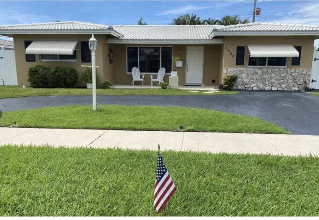 1230 SE 14th Drive Deerfield Beach FL 33441