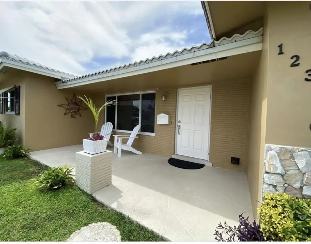 1230 SE 14th Drive Deerfield Beach FL 33441