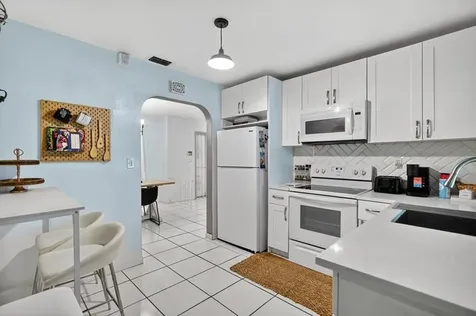 4325 NW 36th Way Lauderdale Lakes FL 33309