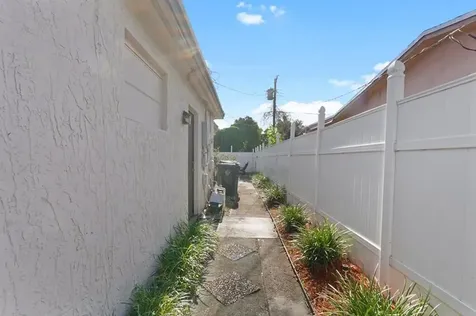 4325 NW 36th Way Lauderdale Lakes FL 33309