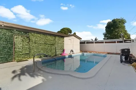 4325 NW 36th Way Lauderdale Lakes FL 33309