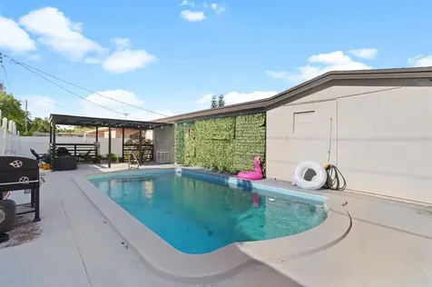 4325 NW 36th Way Lauderdale Lakes FL 33309