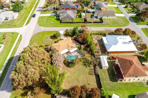 1102 SW Del Rio Boulevard Port St Lucie FL 34953