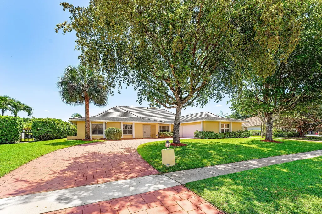 2099 Greenview Cove Drive Wellington FL 33414