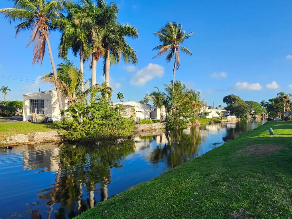 2011 SW 84th Avenue Davie FL 33324