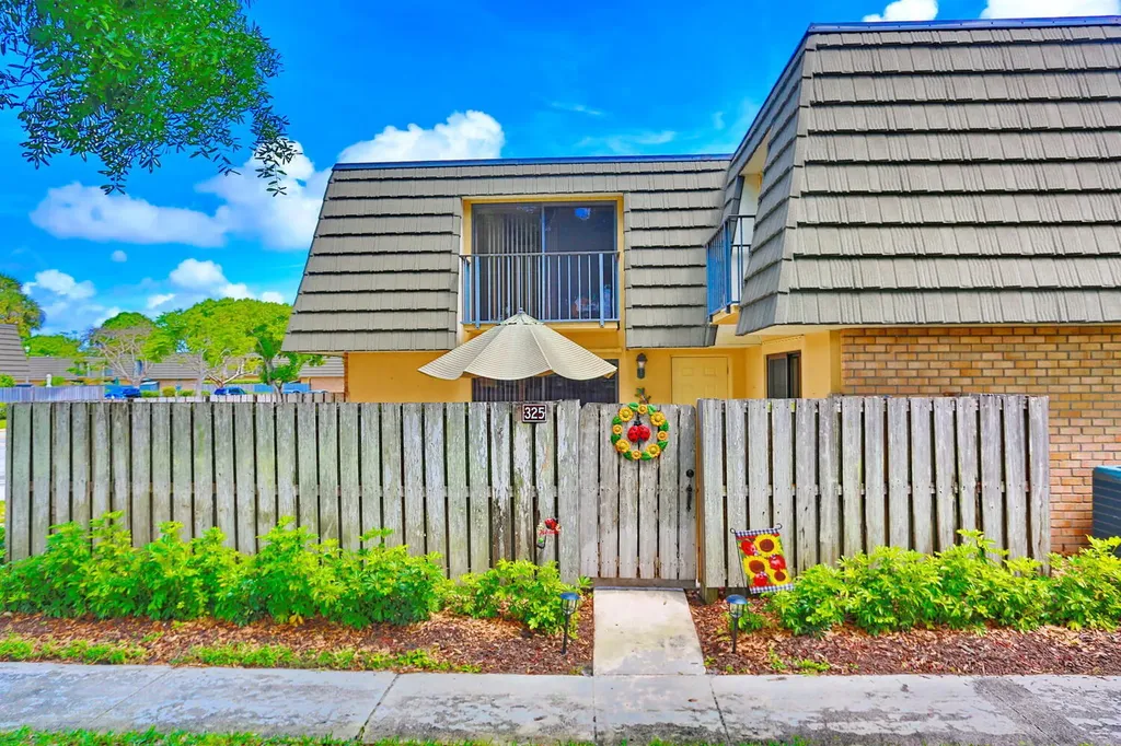 325 3rd Way West Palm Beach FL 33407