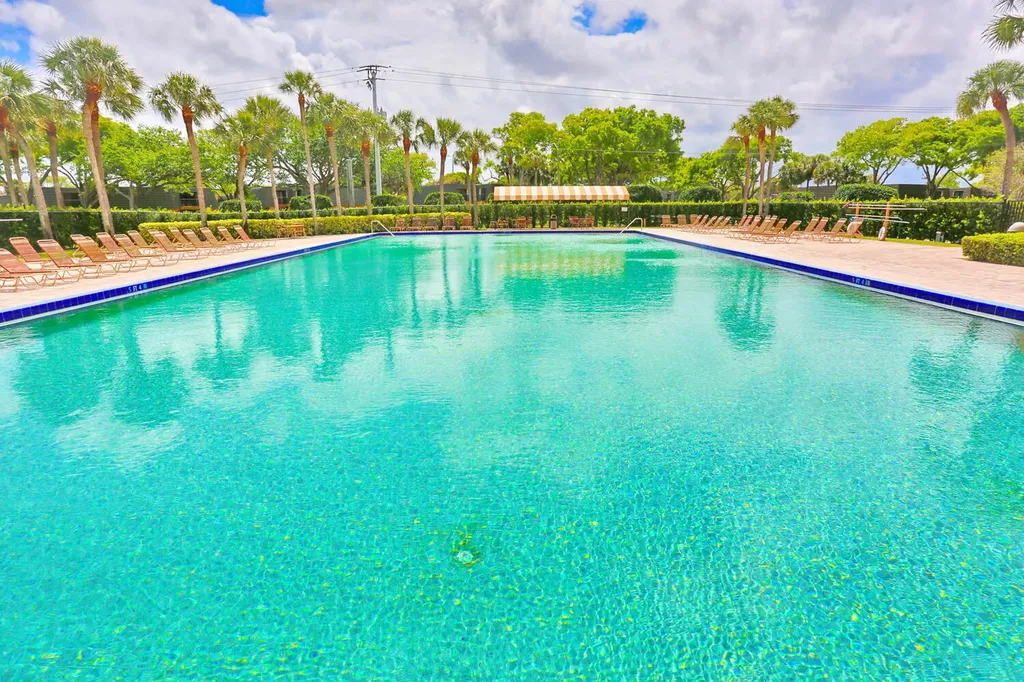 325 3rd Way West Palm Beach FL 33407