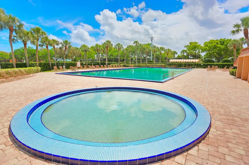 325 3rd Way West Palm Beach FL 33407
