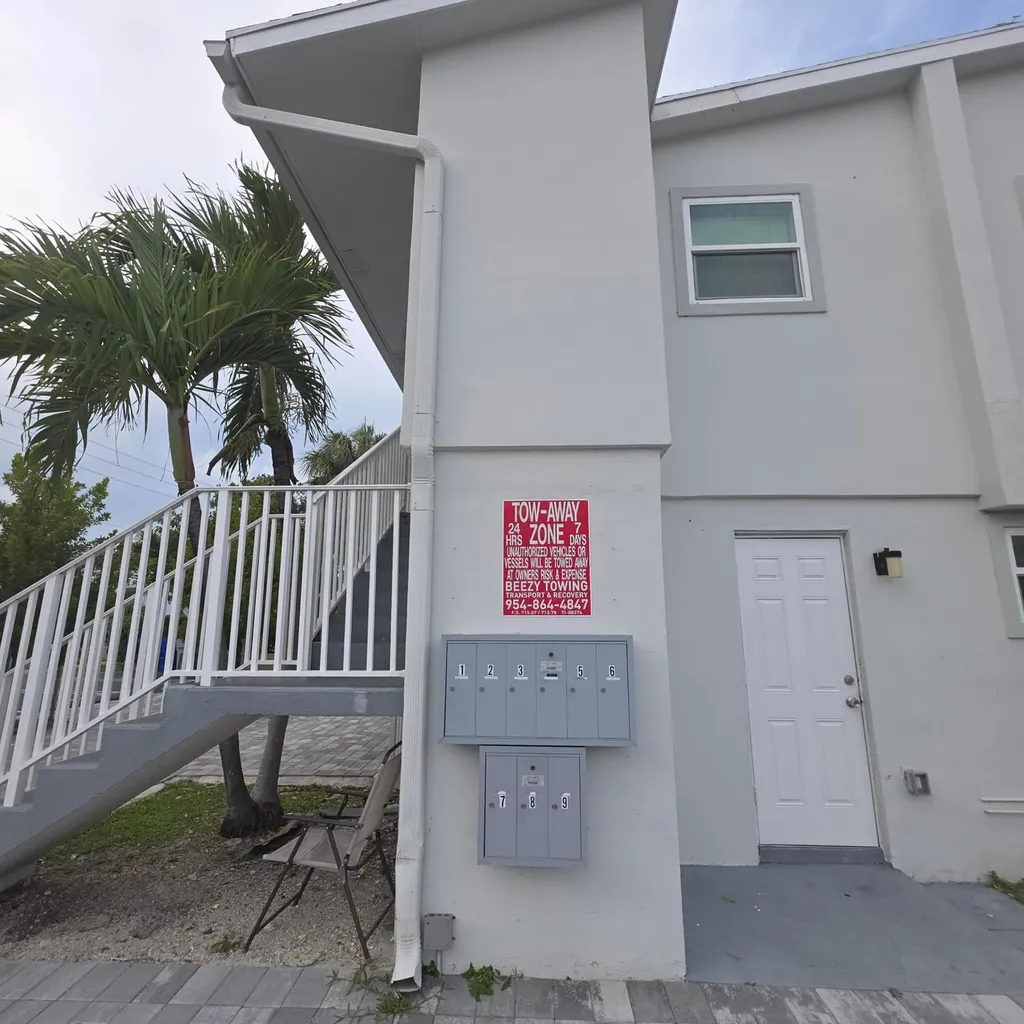 906 N Riverside Drive Pompano Beach FL 33062