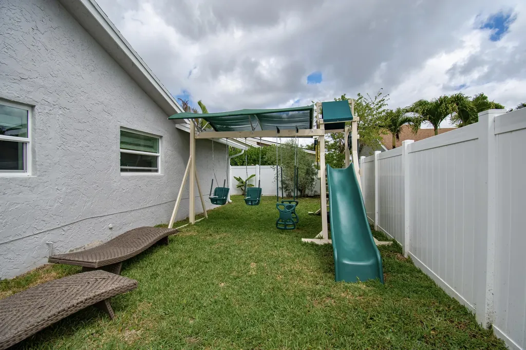7484 Malibu Crescent Boca Raton FL 33433
