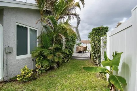 7484 Malibu Crescent Boca Raton FL 33433