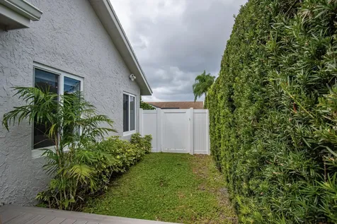7484 Malibu Crescent Boca Raton FL 33433