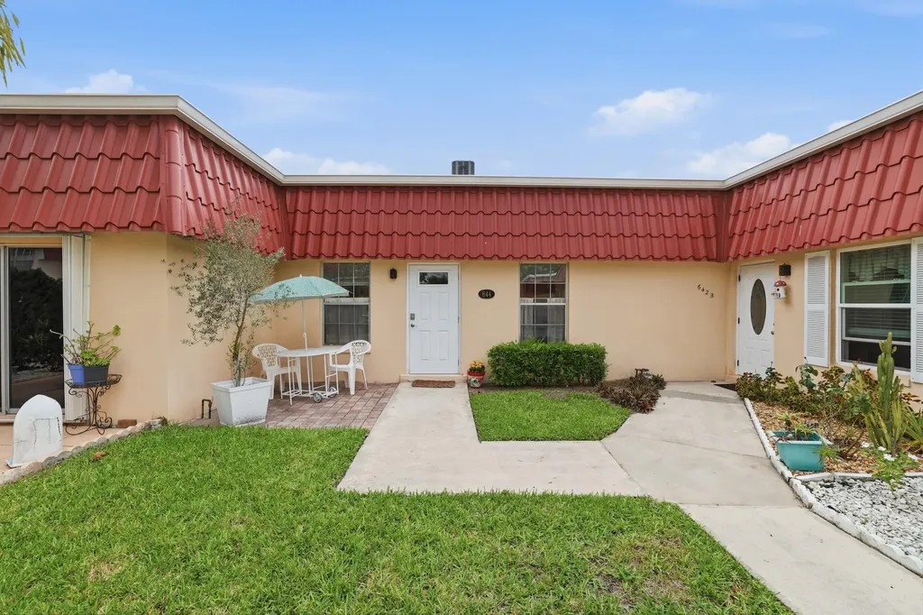 644 Marlboro Oval Lake Worth FL 33467