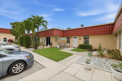 644 Marlboro Oval Lake Worth FL 33467