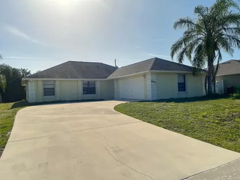 6911 NW Dorothy Street Port St Lucie FL 34983