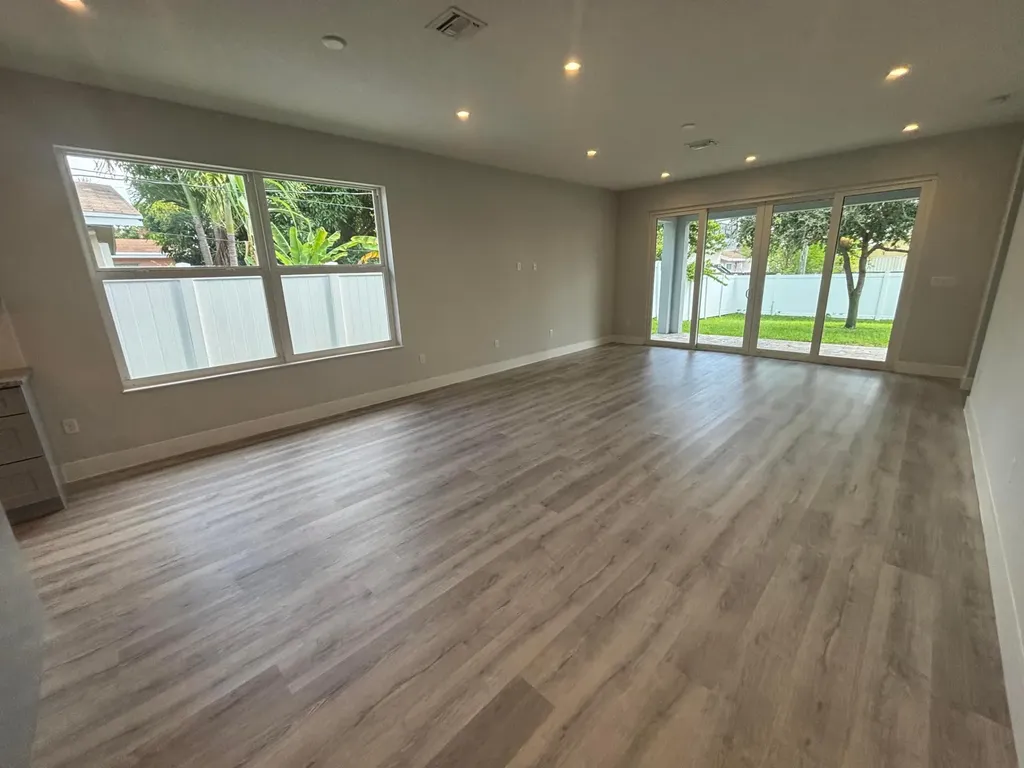 127 NW 9th Avenue Delray Beach FL 33444