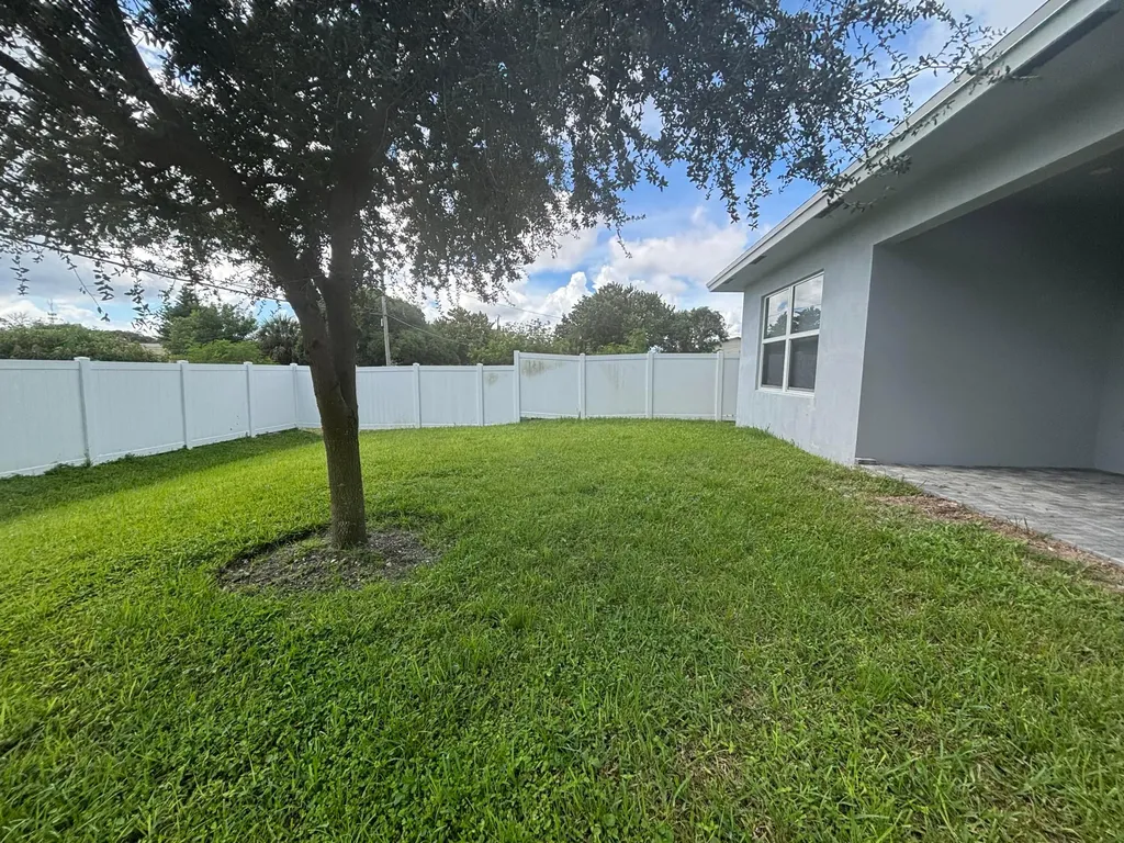 127 NW 9th Avenue Delray Beach FL 33444