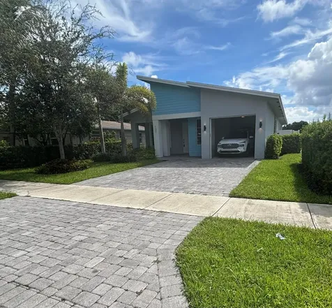 127 NW 9th Avenue Delray Beach FL 33444